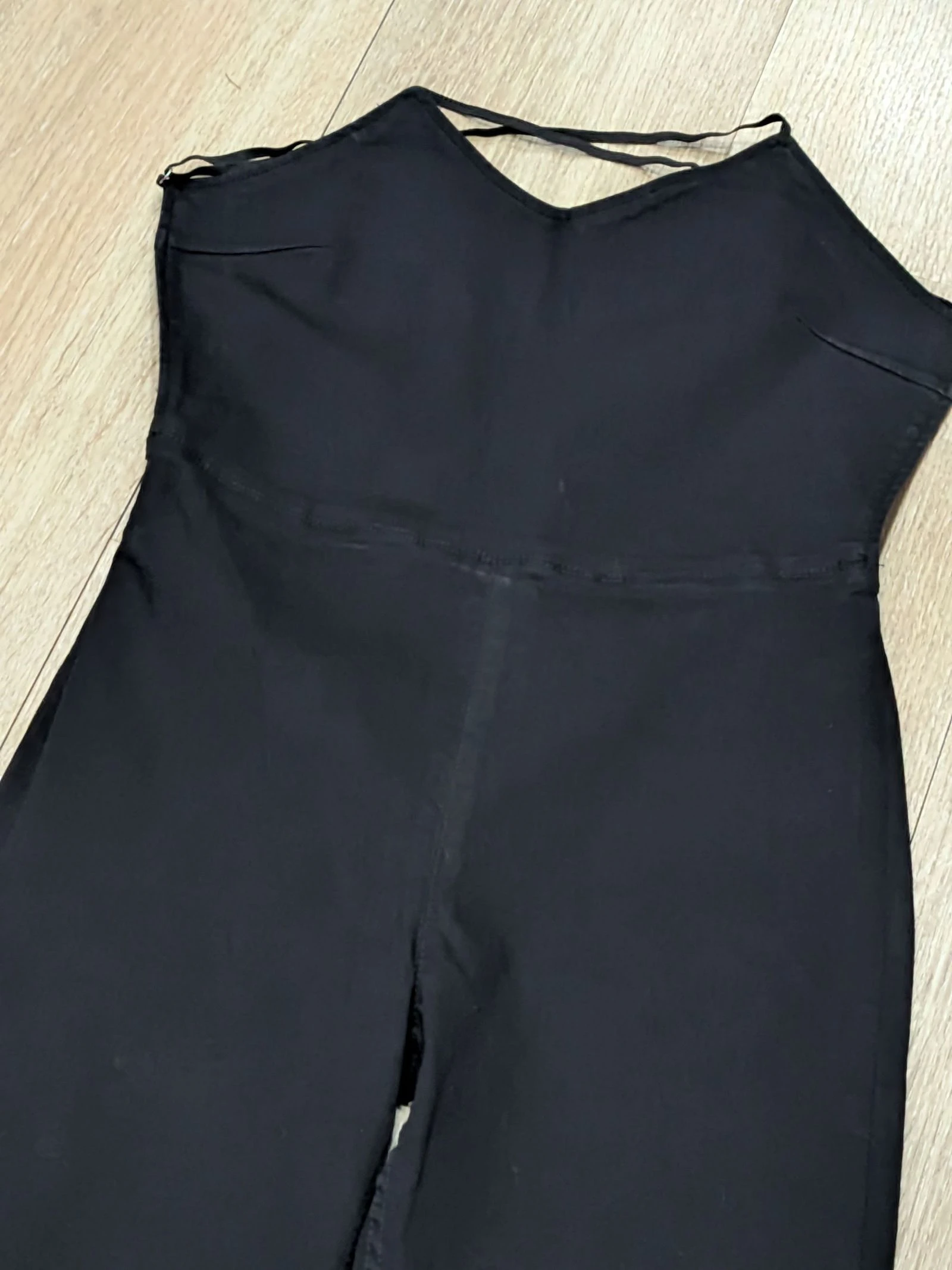 Mono largo negro denim con espalda cruzada y pata de elefante / campana talla M de Bershka  – photo 9